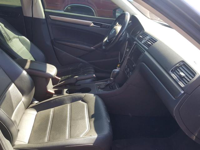1VWDT7A36HC084617 - 2017 VOLKSWAGEN PASSAT R-L GRAY photo 5