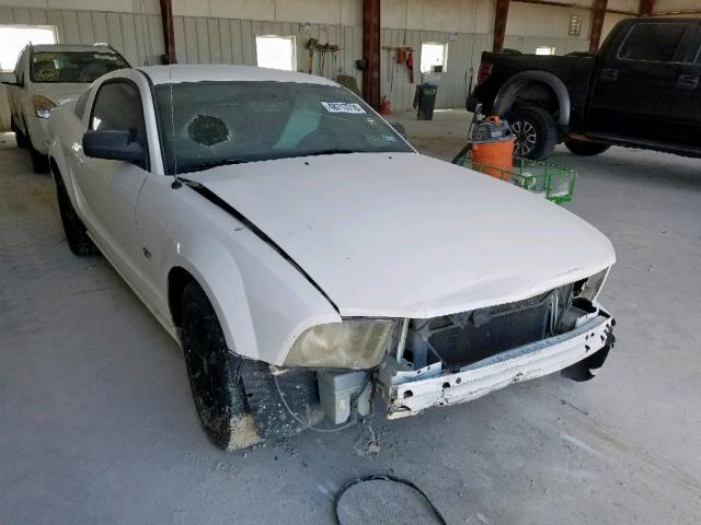 1ZVFT82H255160794 - 2005 FORD MUSTANG GT WHITE photo 1