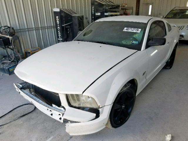 1ZVFT82H255160794 - 2005 FORD MUSTANG GT WHITE photo 2