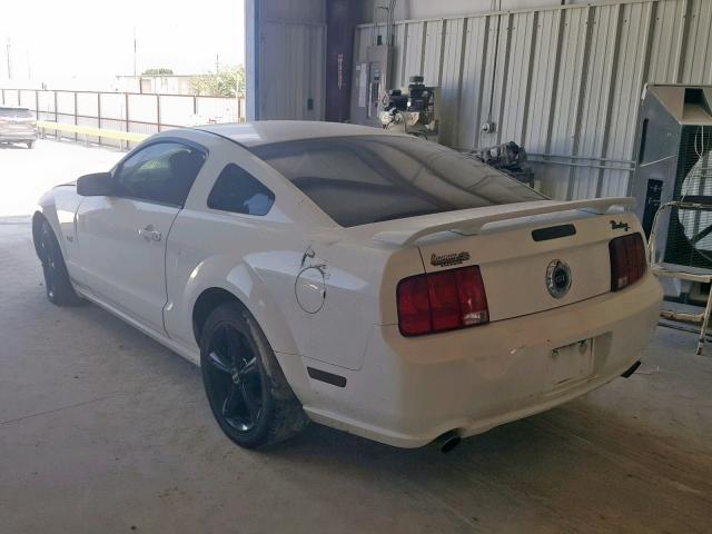 1ZVFT82H255160794 - 2005 FORD MUSTANG GT WHITE photo 3