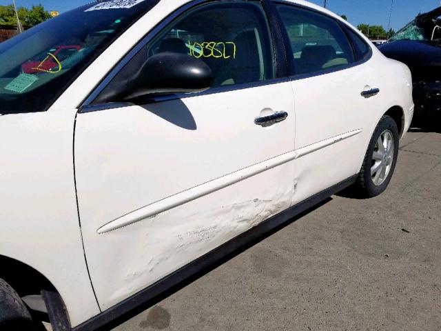 2G4WC532X51255614 - 2005 BUICK LACROSSE C WHITE photo 9