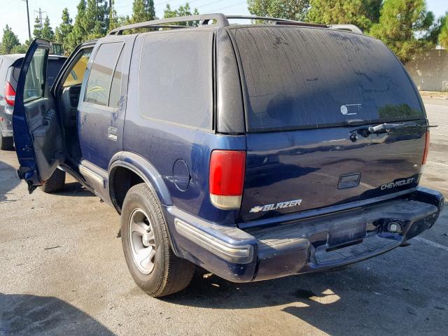 1GNCS13W8W2277822 - 1998 CHEVROLET BLAZER BLUE photo 3