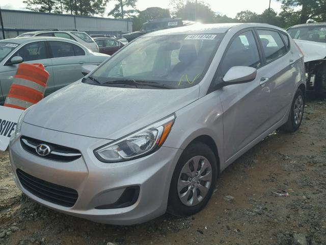 KMHCT5AE6GU254032 - 2016 HYUNDAI ACCENT SE SILVER photo 2