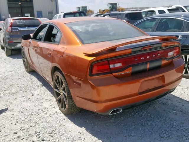 2B3CL3CG0BH567484 - 2011 DODGE CHARGER ORANGE photo 3