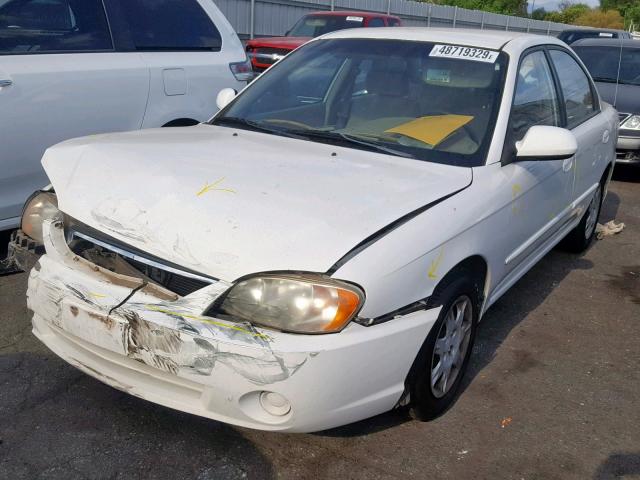 KNAFB121325114173 - 2002 KIA SPECTRA BA WHITE photo 2