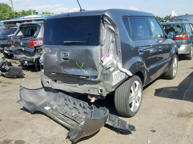 KNDJT2A24A7046561 - 2010 KIA SOUL GRAY photo 4