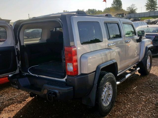 5GTDN13E578196652 - 2007 HUMMER H3 SILVER photo 4