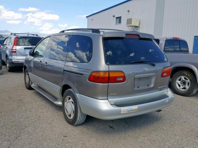 4T3ZF13C6XU125365 - 1999 TOYOTA SIENNA LE GOLD photo 3