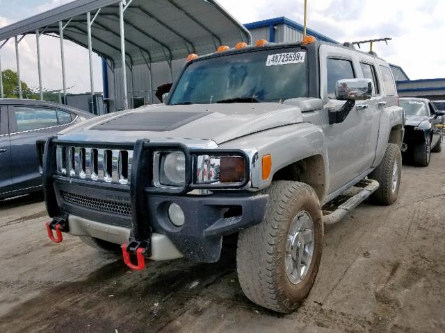 5GTDN136268111578 - 2006 HUMMER H3 SILVER photo 2