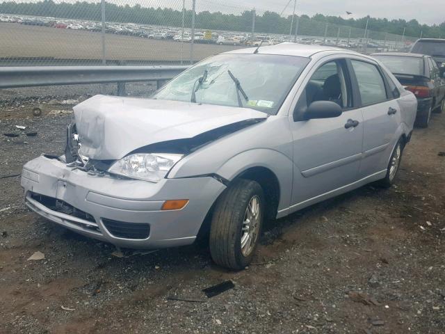 1FAFP34N25W289437 - 2005 FORD FOCUS ZX4 GRAY photo 2