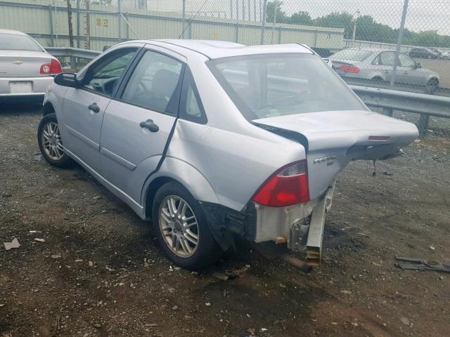 1FAFP34N25W289437 - 2005 FORD FOCUS ZX4 GRAY photo 3