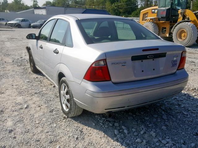 1FAFP34N45W270369 - 2005 FORD FOCUS ZX4 SILVER photo 3