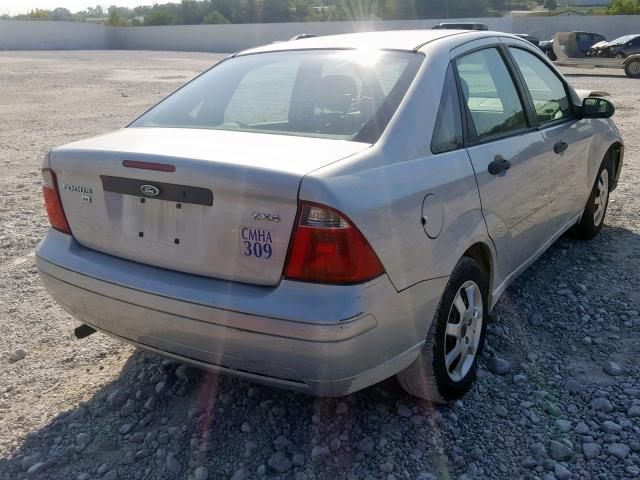 1FAFP34N45W270369 - 2005 FORD FOCUS ZX4 SILVER photo 4