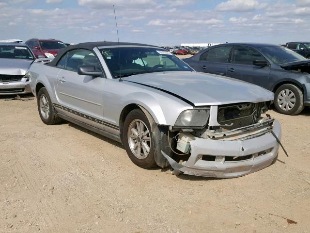 1ZVFT84N265104939 - 2006 FORD MUSTANG SILVER photo 1