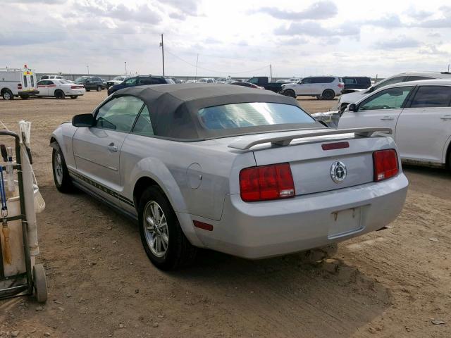 1ZVFT84N265104939 - 2006 FORD MUSTANG SILVER photo 3