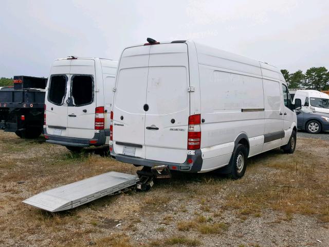 WD3PE8CC9C5664934 - 2012 MERCEDES-BENZ SPRINTER 2 WHITE photo 4