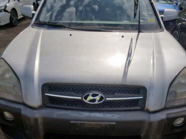 KM8JN72D48U878450 - 2008 HYUNDAI TUCSON SE GRAY photo 7