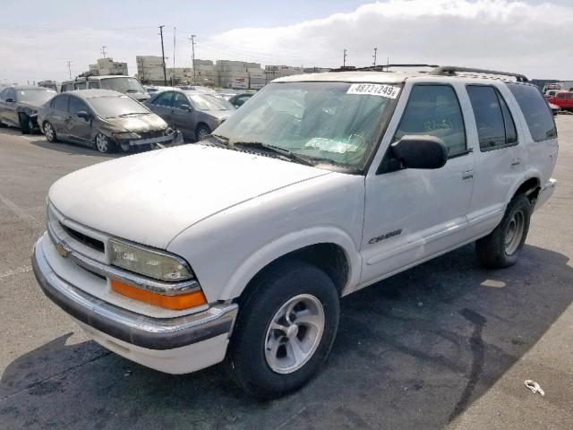 1GNCS13W32K138207 - 2002 CHEVROLET BLAZER WHITE photo 2