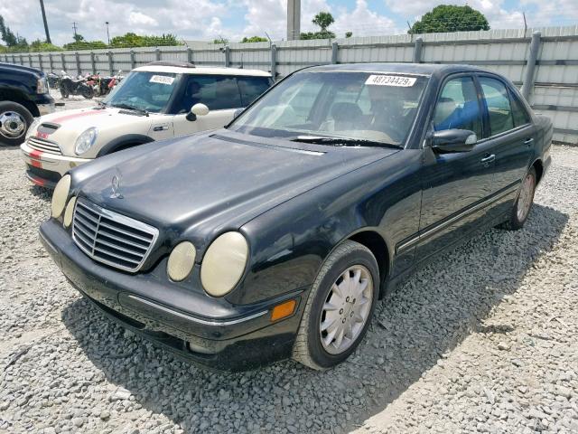 WDBJF65G1YA952120 - 2000 MERCEDES-BENZ E 320 BLACK photo 2