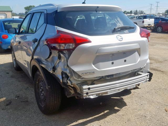 3N1CP5CU3JL517921 - 2018 NISSAN KICKS S SILVER photo 3