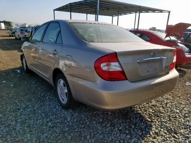 JTDBE32K220005777 - 2002 TOYOTA CAMRY LE GOLD photo 3