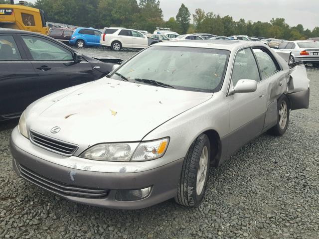 JT8BF28G710336488 - 2001 LEXUS ES 300 SILVER photo 2