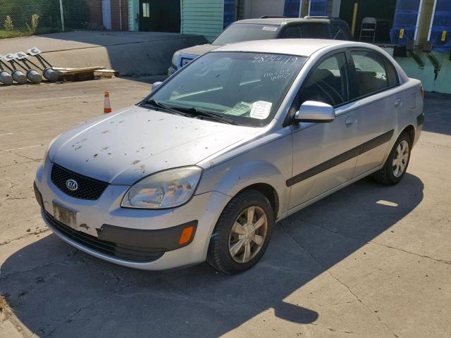 KNADE123366157296 - 2006 KIA RIO SILVER photo 2