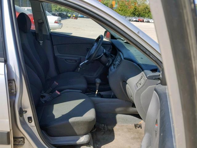 KNADE123366157296 - 2006 KIA RIO SILVER photo 5