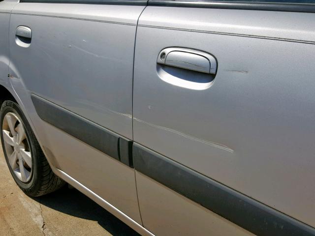 KNADE123366157296 - 2006 KIA RIO SILVER photo 9