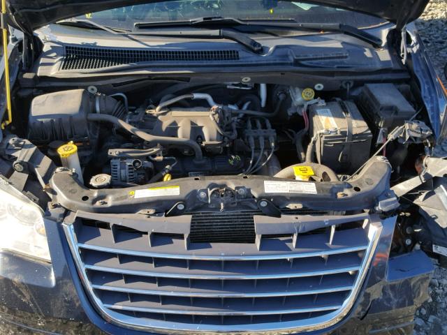 2A8HR54P88R612468 - 2008 CHRYSLER TOWN&COUNT BLUE photo 7