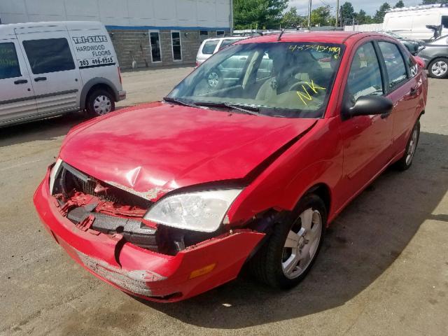 1FAFP34NX5W294983 - 2005 FORD FOCUS ZX4 RED photo 2