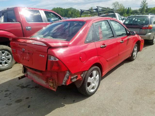 1FAFP34NX5W294983 - 2005 FORD FOCUS ZX4 RED photo 4