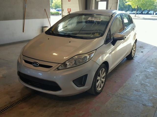 3FADP4EJ5CM216813 - 2012 FORD FIESTA SE SILVER photo 2