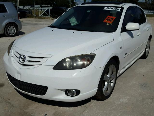 JM1BK343041186499 - 2004 MAZDA 3 HATCHBAC WHITE photo 2