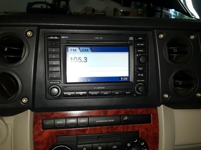 1J8HG58296C295987 - 2006 JEEP COMMANDER BLACK photo 9