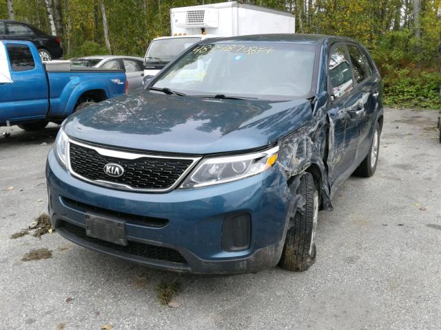 5XYKTCA61FG551934 - 2015 KIA SORENTO LX BLUE photo 2