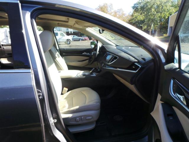 5GAEVAKW9JJ285499 - 2018 BUICK ENCLAVE ES 银色 照片 8