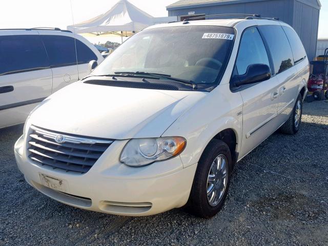 2A4GP54L57R153401 - 2007 CHRYSLER TOWN & COU WHITE photo 2