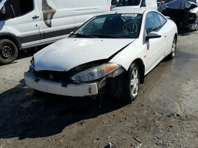 1ZWFT61LX25623542 - 2002 MERCURY COUGAR V6 WHITE photo 2