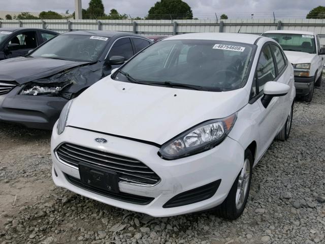 3FADP4BJXHM140596 - 2017 FORD FIESTA SE WHITE photo 2