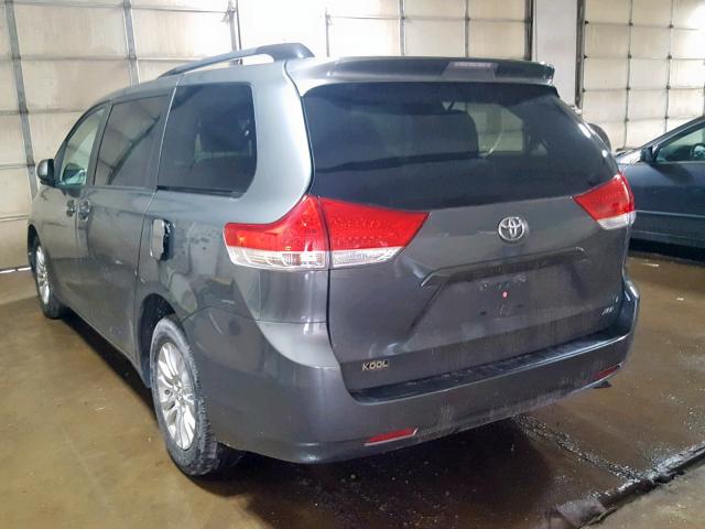 5TDYK3DC5ES461606 - 2014 TOYOTA SIENNA XLE GRAY photo 3