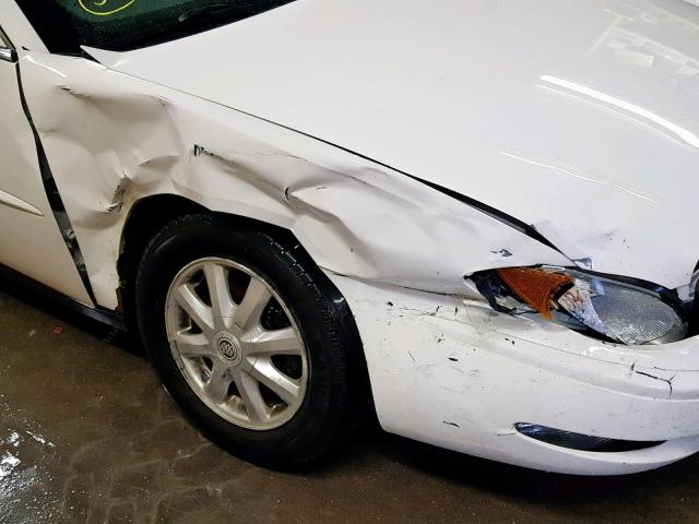 2G4WC562551272400 - 2005 BUICK LACROSSE C WHITE photo 9