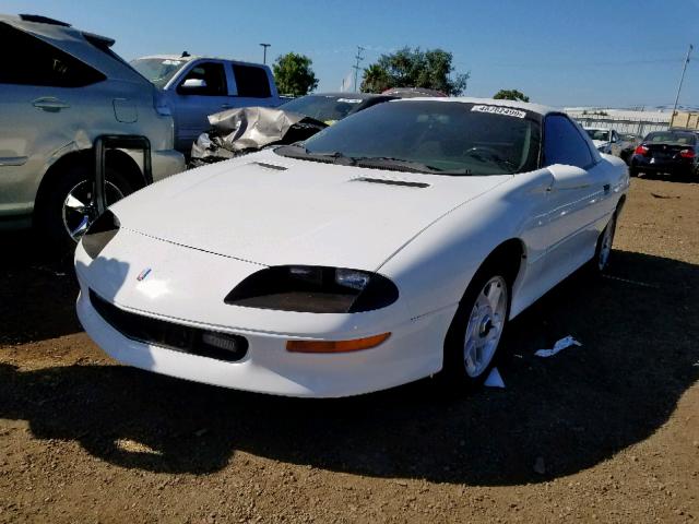 2G1FP22K1T2133622 - 1996 CHEVROLET CAMARO BAS WHITE photo 2