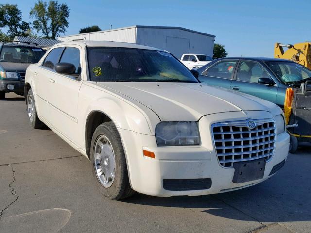 2C3KA43R57H639945 - 2007 CHRYSLER 300 WHITE photo 1