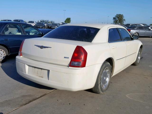 2C3KA43R57H639945 - 2007 CHRYSLER 300 WHITE photo 4