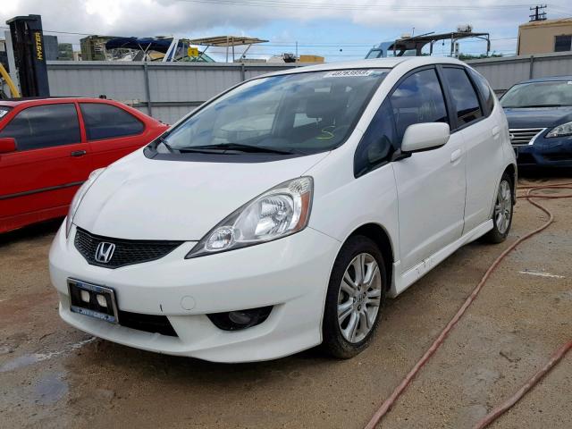 JHMGE8H58BC025954 - 2011 HONDA FIT SPORT WHITE photo 2