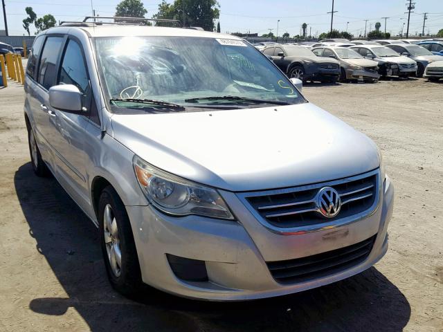 2V4RW3DG5BR740432 - 2011 VOLKSWAGEN ROUTAN SE SILVER photo 1