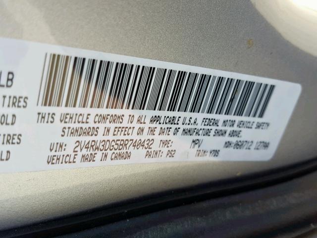 2V4RW3DG5BR740432 - 2011 VOLKSWAGEN ROUTAN SE SILVER photo 10