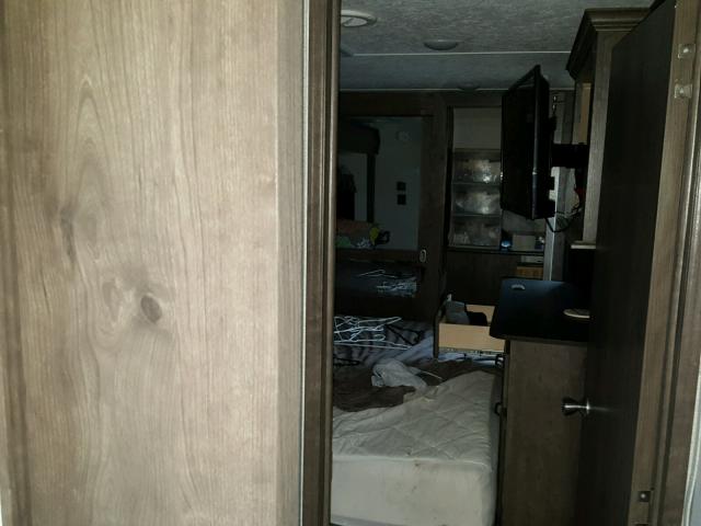 4YDF38523JA742010 - 2018 KEYSTONE MONTANA TWO TONE photo 5