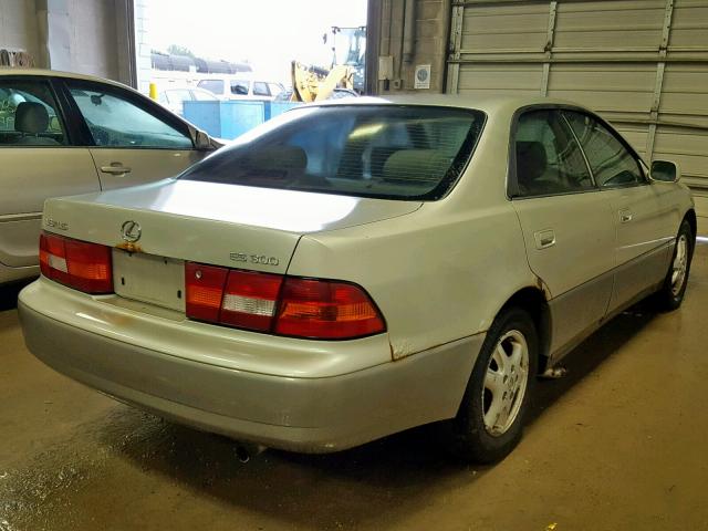 JT8BF22G3V5004548 - 1997 LEXUS ES 300 GRAY photo 4